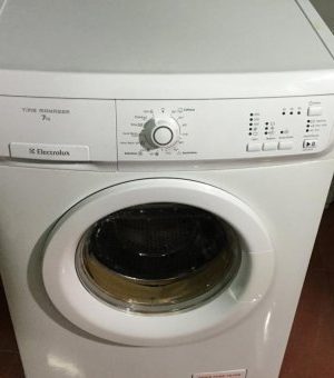 tại sao máy giặt electrolux không vào điện