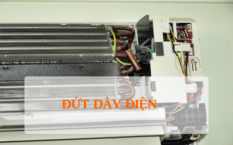 Dây điện bị đứt nối vào quạt dàn lạnh điều hòa