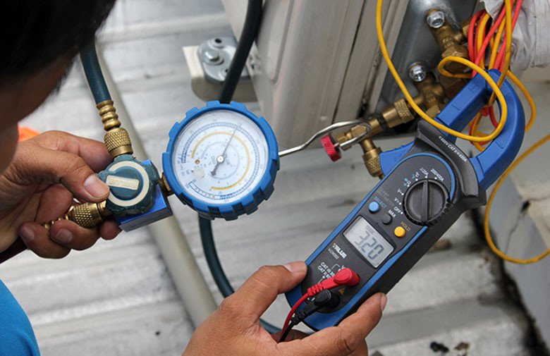 Đối chiếu thông số gas và dòng điện để đánh giá tình trạng điều hòa