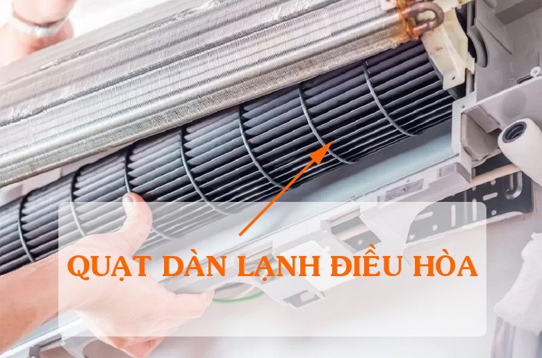 Lồng quạt gió của dàn lạnh điều hòa bị bám bẩn