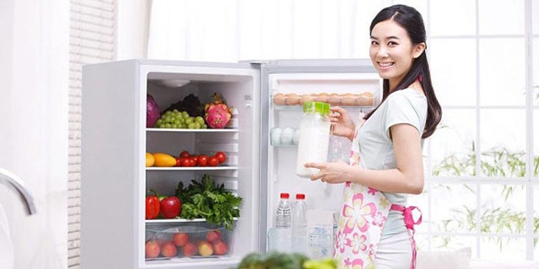 Sắp xếp quá nhiều thực phẩm trong ngăn đá gây cản trở luồng khí lạnh làm tủ không đông đá
