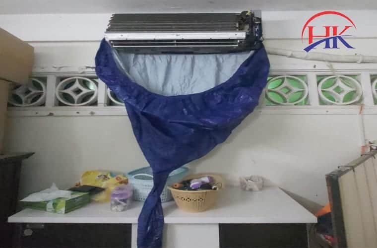 Vệ sinh dàn nóng máy lạnh ngoài trời tại khu vực Quận 7