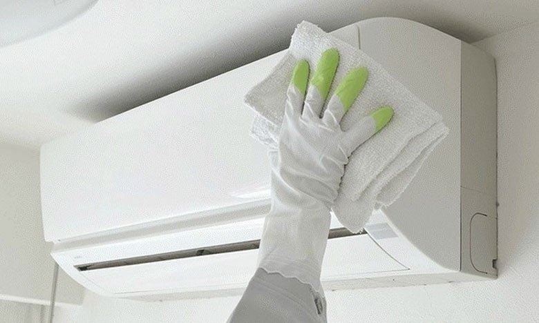 Vệ sinh sạch sẽ khu vực xung quanh sau khi bảo dưỡng điều hòa