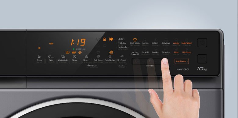 Bảng điều khiển cảm ứng của máy giặt sấy Panasonic NA-V10FC1LVT