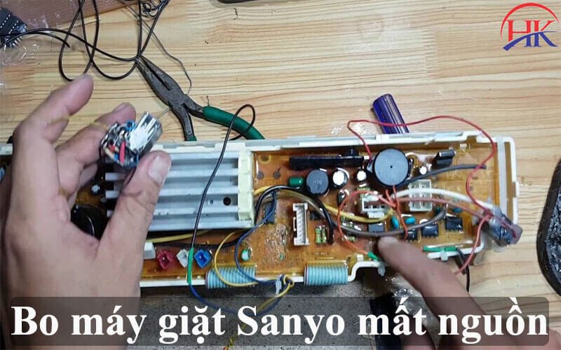 Bo mạch máy giặt Sanyo cần được kiểm tra kỹ lưỡng khi không lên nguồn
