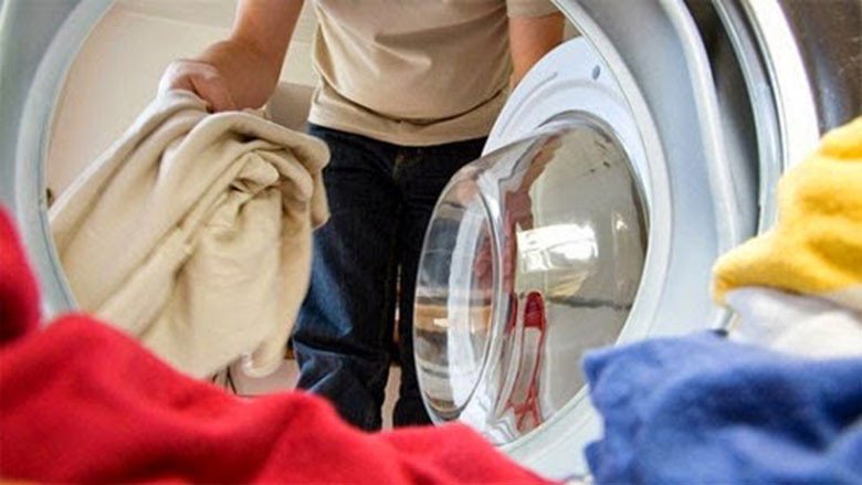 Các bước hướng dẫn mở cửa máy giặt Electrolux đúng kỹ thuật