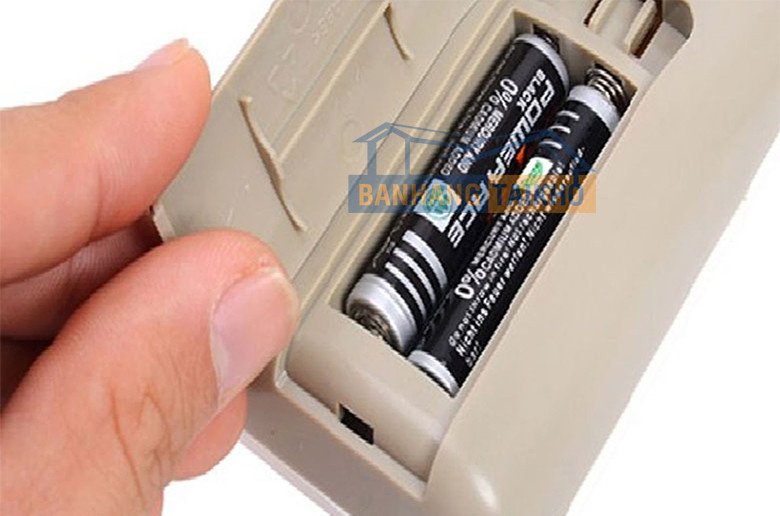 Cách thay pin điều khiển điều hòa LG