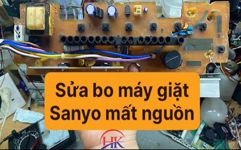 Cận cảnh bo mạch điều khiển của máy giặt Sanyo có thể gây lỗi mất nguồn