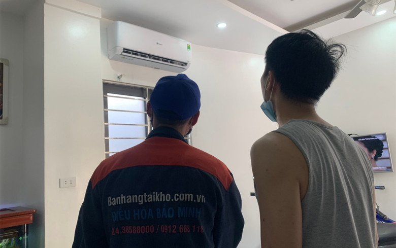 Cấu tạo motor và chốt nhựa điều khiển cánh vẫy điều hòa