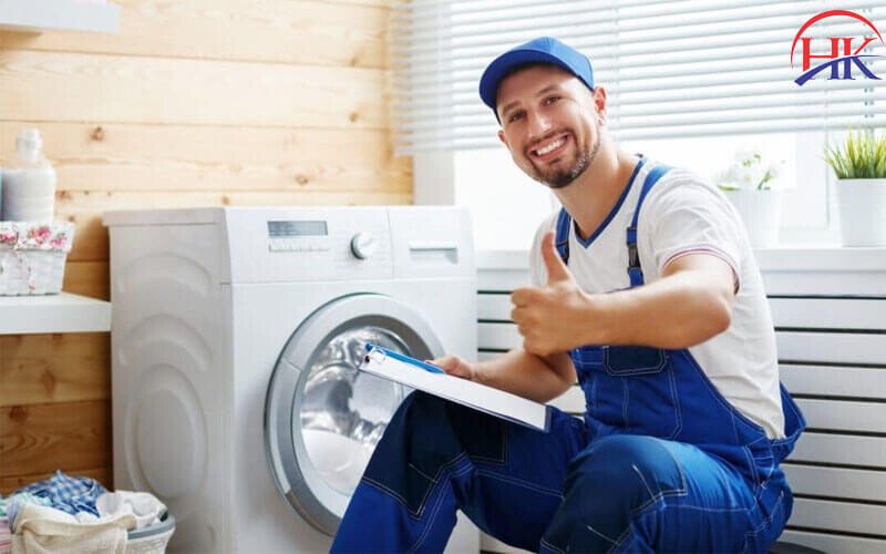 Chuyên gia điện lạnh khắc phục sự cố bo mạch máy giặt Electrolux