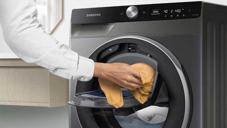 Cửa phụ Add Wash™ tiện lợi để thêm đồ vào lồng giặt