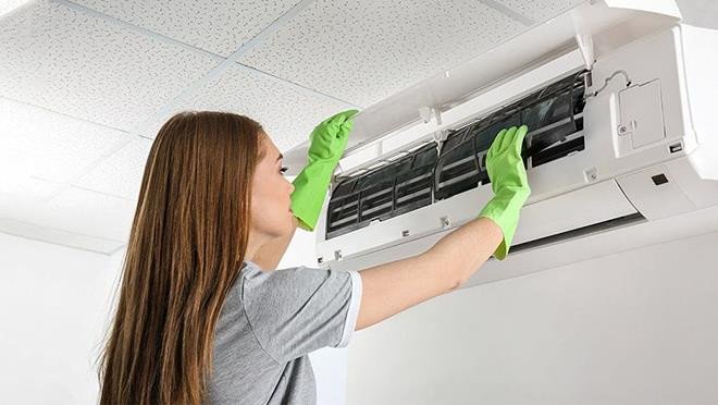Dàn lạnh điều hòa bám đầy bụi bẩn do không bảo dưỡng