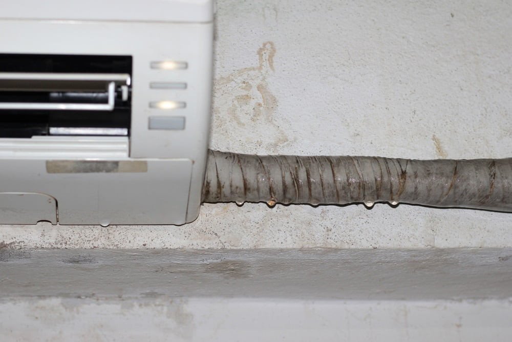 Đường ống thoát nước máy lạnh bị tắc nghẽn