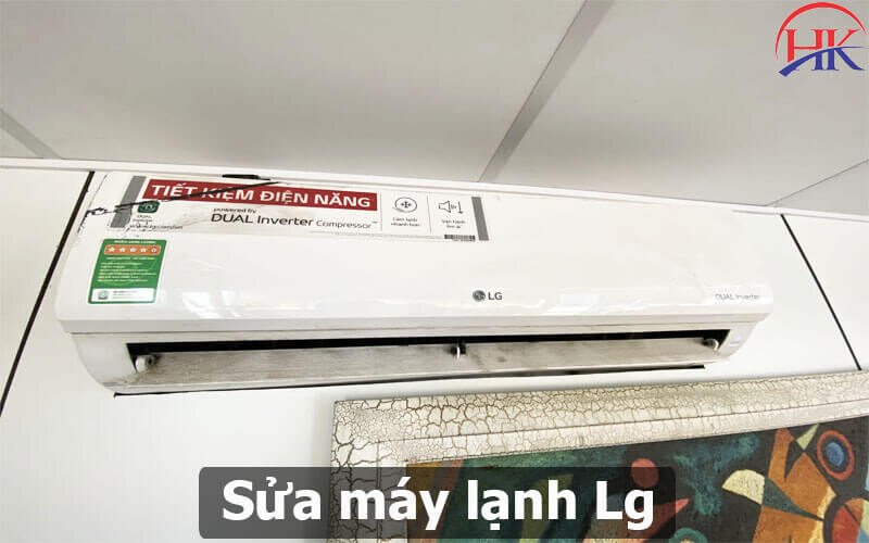 Hình ảnh kỹ thuật viên sửa chữa máy lạnh LG tại nhà