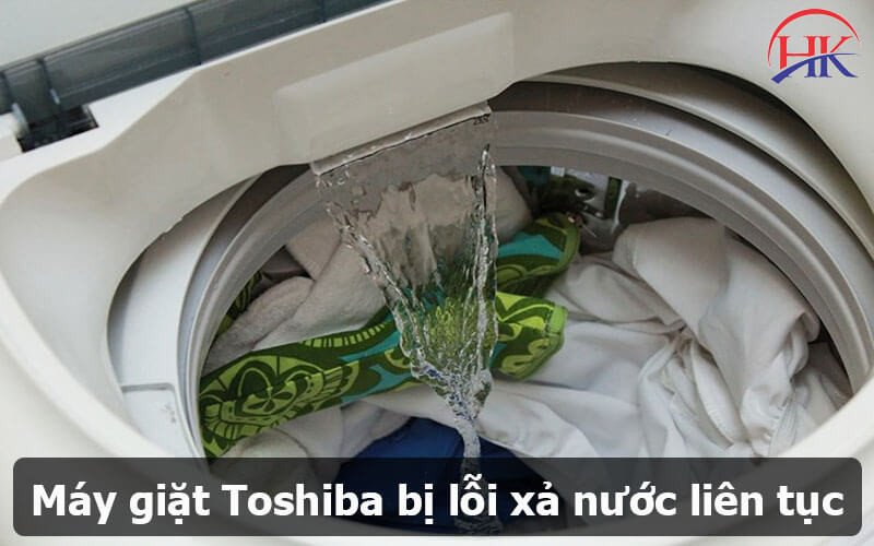 Hình ảnh minh họa máy giặt Toshiba đang gặp sự cố xả nước liên tục