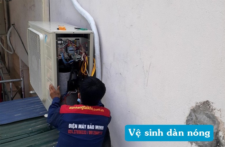 Hình ảnh quy trình vệ sinh cục nóng điều hòa âm trần