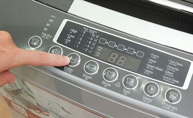 Kiểm tra bo mạch điều khiển khi máy giặt chỉ xả nước không giặt