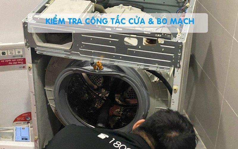 Kiểm tra bộ phận công tắc cửa hoặc bo mạch khi máy giặt Toshiba gặp lỗi E3