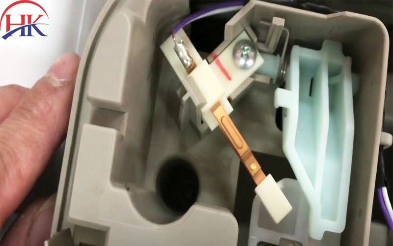 Kiểm tra các bộ phận bên trong để sửa lỗi U4 máy giặt Sanyo