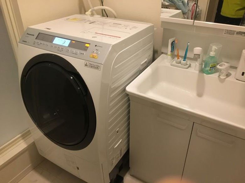 Kiểm tra các bộ phận bên trong máy giặt Panasonic khi gặp lỗi H57 liên quan đến động cơ.