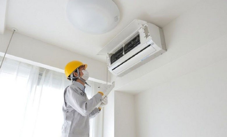 Kiểm tra dàn lạnh khi điều hòa Mitsubishi báo lỗi