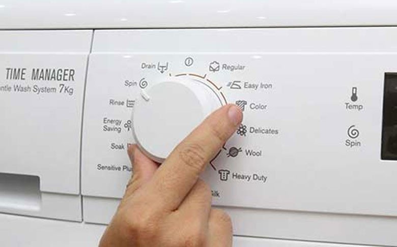Kiểm tra núm vặn chọn chương trình trên máy giặt Electrolux