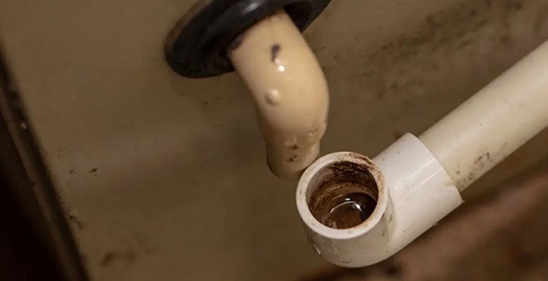 Kiểm tra và thông tắc ống thoát nước điều hòa