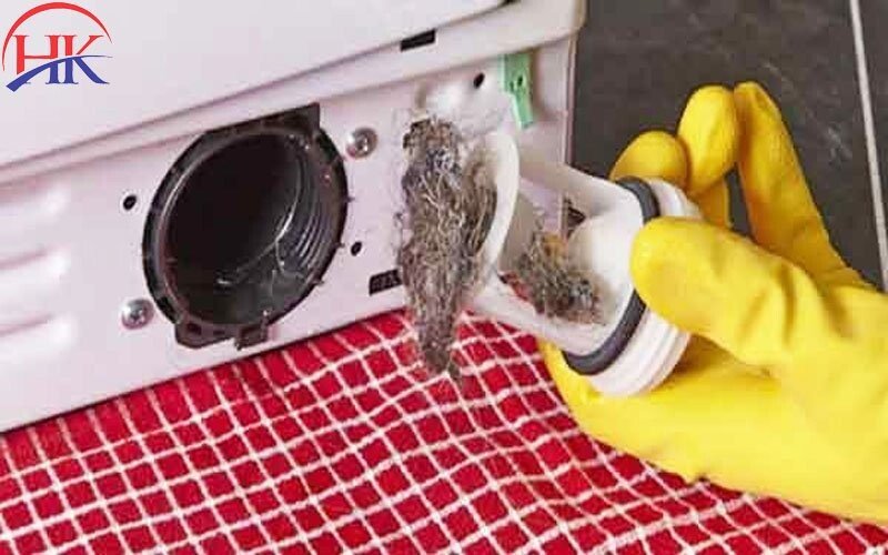 Kiểm tra và vệ sinh khu vực ống thoát nước của máy giặt