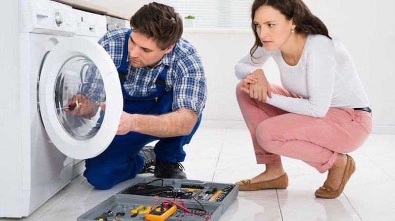 Liên hệ kỹ thuật viên chuyên nghiệp để sửa lỗi máy giặt