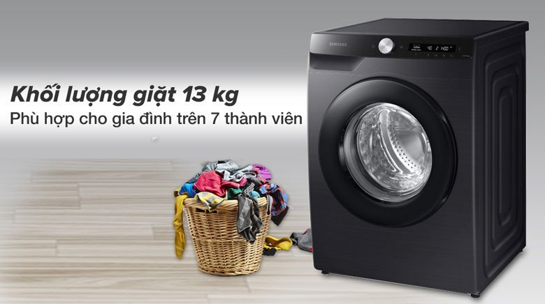 Lồng giặt thép không gỉ chứa đầy quần áo trên máy giặt Samsung 13kg WW13T504DAB/SV