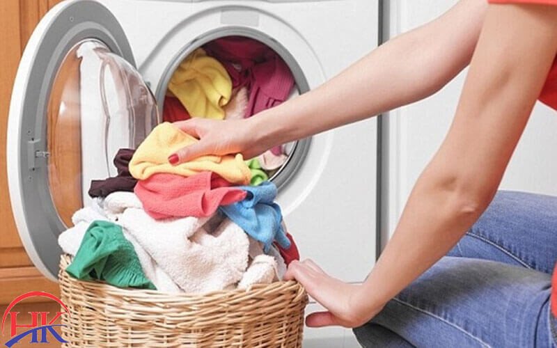 Lồng máy giặt LG chứa quá nhiều quần áo, gây lỗi không vắt