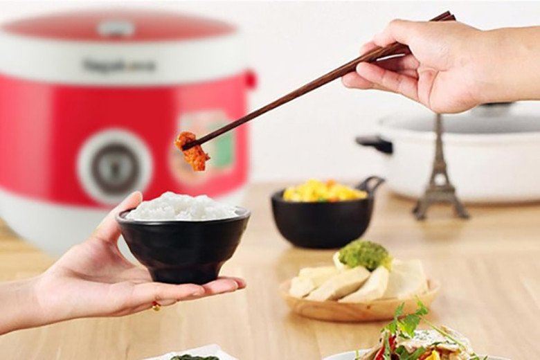 Lòng nồi chống dính cao cấp của nồi cơm Nagakawa