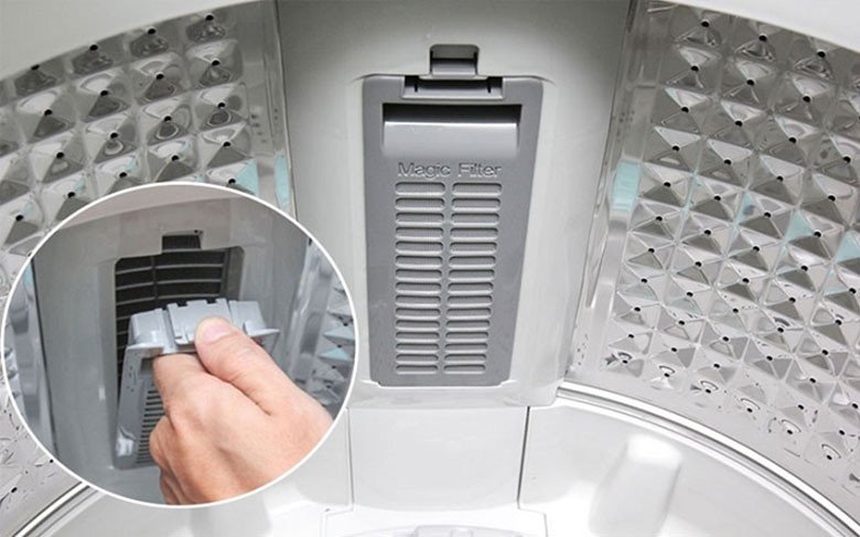 Lưới lọc xơ vải máy giặt bị tắc nghẽn cản trở thoát nước