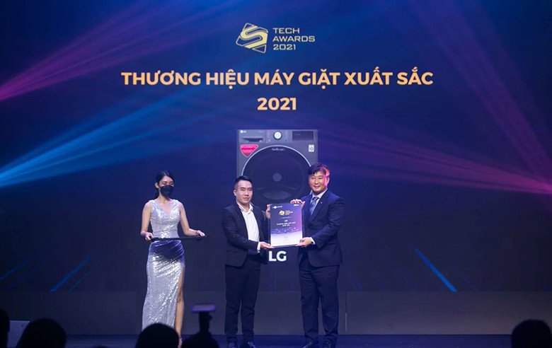 Máy giặt LG hiển thị mã lỗi DE1 trên màn hình điều khiển.