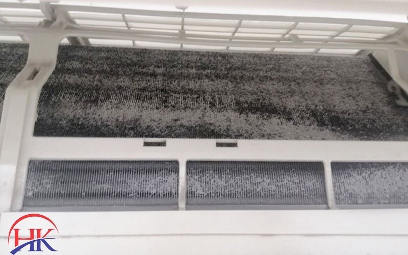 Mức độ bám bẩn nghiêm trọng của điều hòa Mitsubishi sau thời gian dài sử dụng