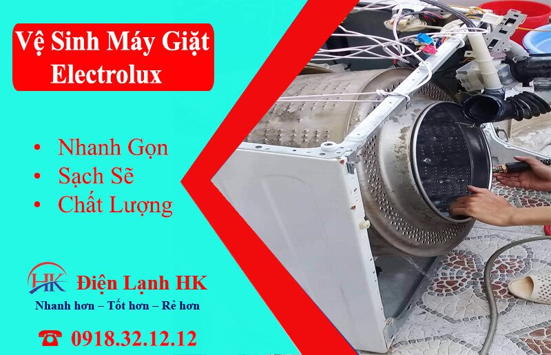 Người dùng vệ sinh lồng máy giặt Electrolux cửa trước