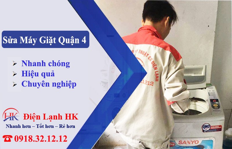 Người thợ đang kiểm tra máy giặt