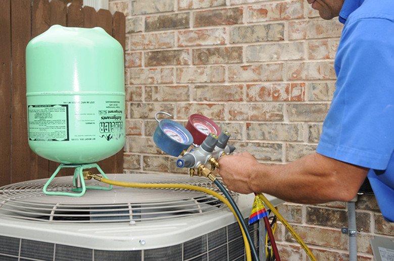 Ống đồng điều hòa bị bám tuyết, dấu hiệu cảnh báo thiếu gas