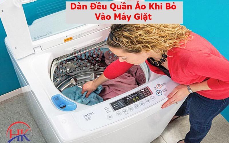 Phân bố đều quần áo trong lồng giặt để tránh máy rung lắc