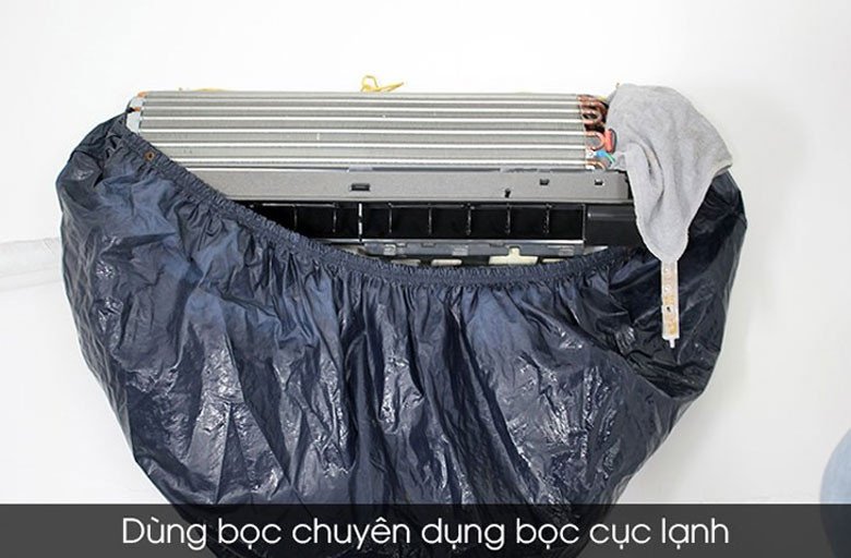 Sử dụng túi nilon chuyên dụng che chắn khu vực bo mạch dàn lạnh