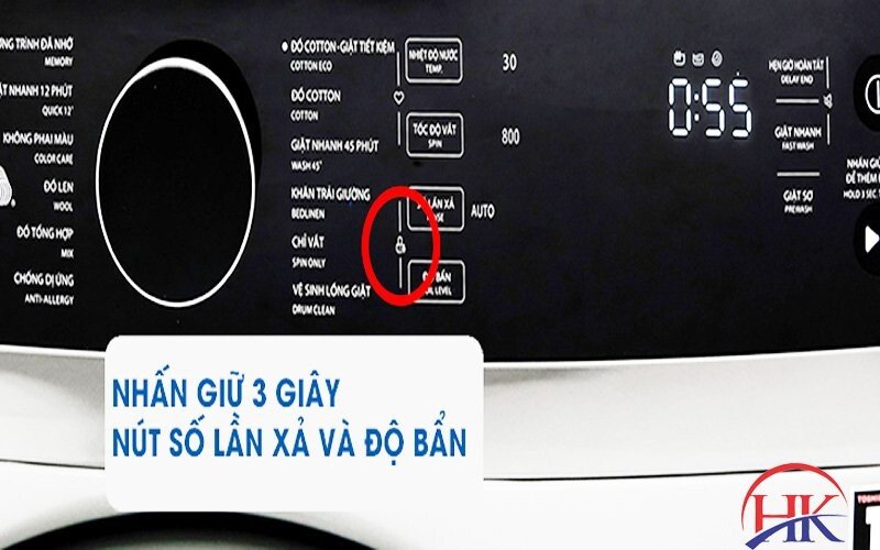 Thao tác nhấn giữ phím để kích hoạt hoặc mở khóa trẻ em máy giặt