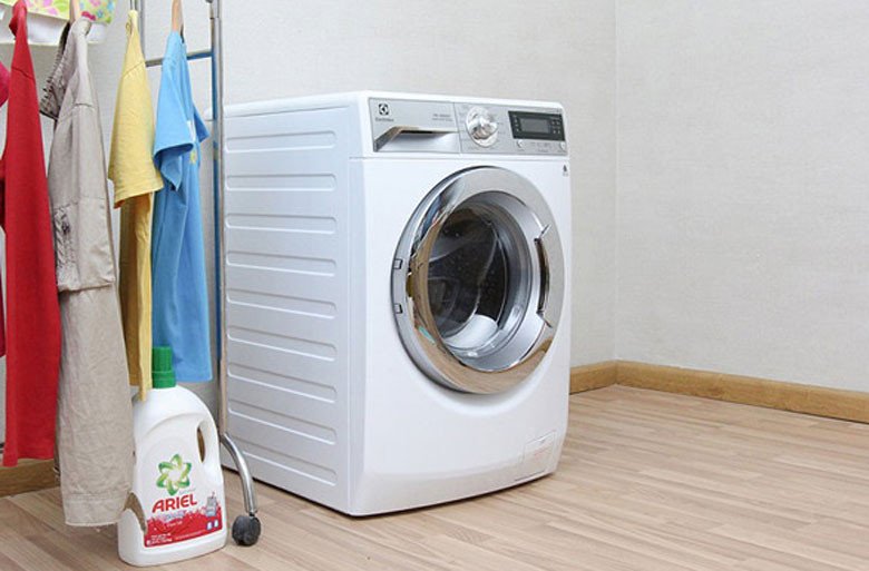Thiết bị máy giặt Electrolux đang hoạt động gặp sự cố