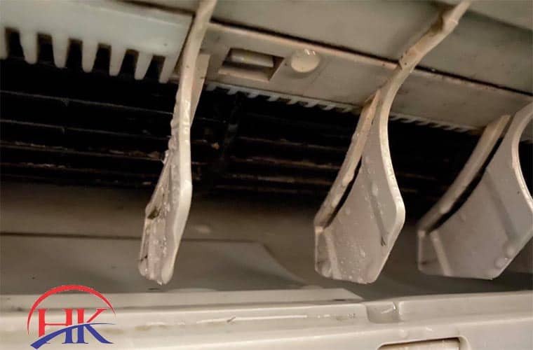 Tình trạng đóng đá hoặc chảy nước ở máy lạnh cần được kiểm tra và vệ sinh