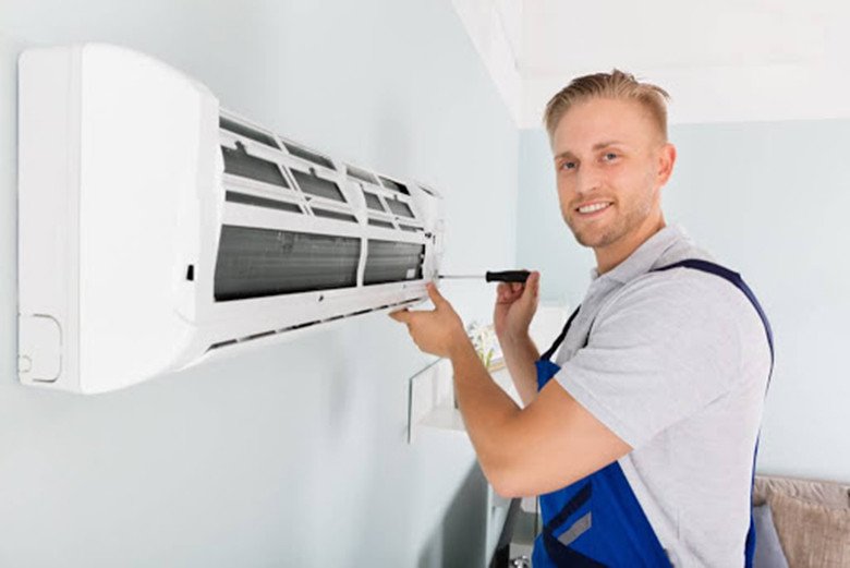 Vệ sinh và bảo dưỡng điều hòa định kỳ giúp máy hoạt động bền bỉ và tiết kiệm điện