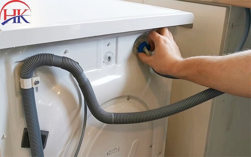 Xử lý ống thoát nước máy giặt Samsung bị gập hoặc tắc để khắc phục lỗi 5C