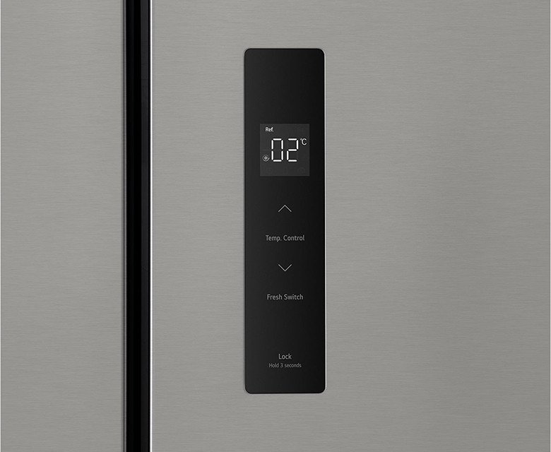 Bảng điều khiển cảm ứng bên ngoài của tủ lạnh LG LFB47SVM tiện lợi