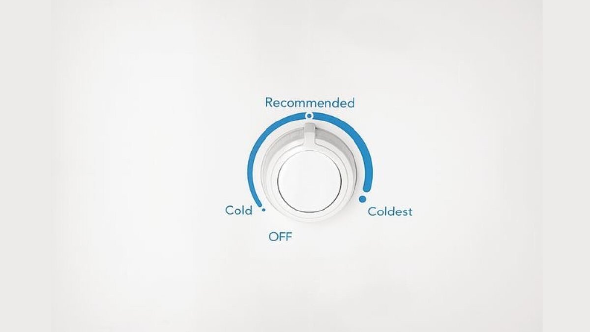 Bảng điều khiển điện tử trên tủ lạnh Panasonic, cho phép điều chỉnh nhiệt độ chính xác