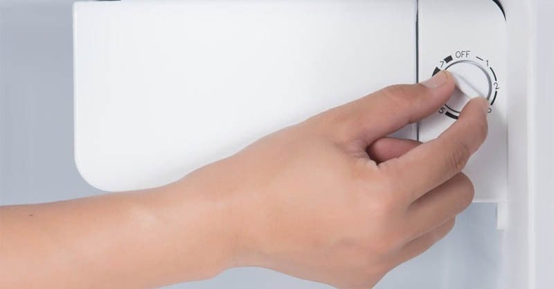 Bảng điều khiển nhiệt độ tủ lạnh hiển thị cài đặt quá lạnh, gây đóng đá