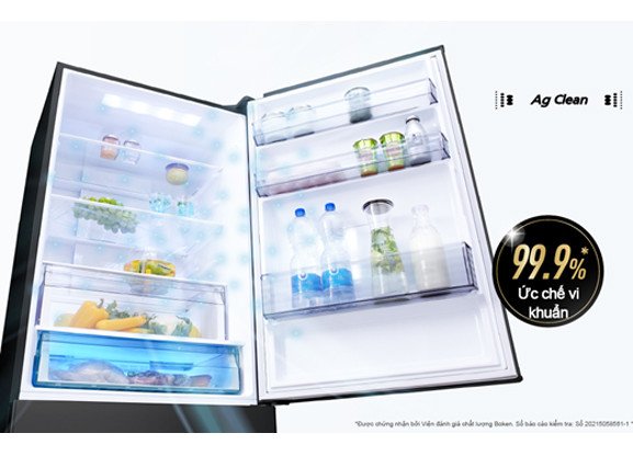 Bên trong tủ lạnh Panasonic với hệ thống lọc khí Ag Clean giúp loại bỏ vi khuẩn và mùi hôi, giữ không khí trong lành