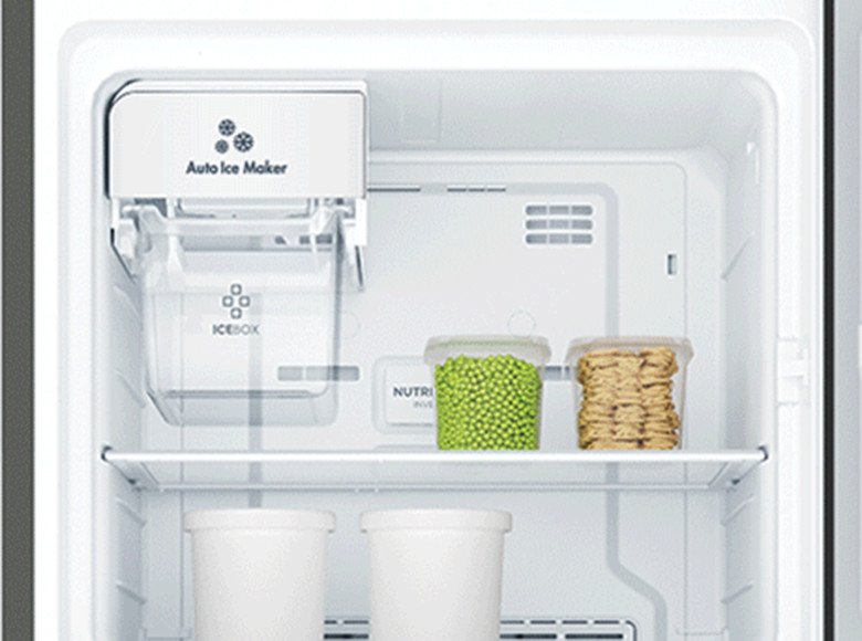 Chi tiết vòi lấy nước ngoài tiện lợi trên tủ lạnh Electrolux ETB3760M-H